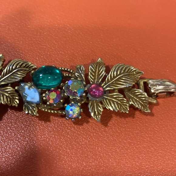 Vintage Gold tone and Green Floral Bracelet - Picture 3 of 13